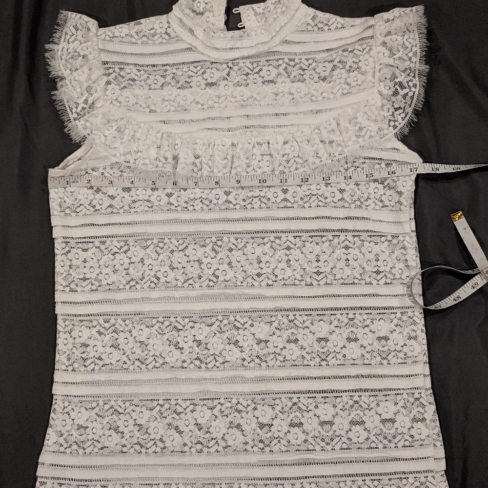 White sleeveless lace blouse for women - Picture 2 of 6